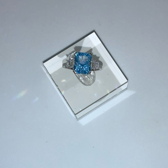 1ct Radiant Aquamarine Ring - Picture 5 of 16